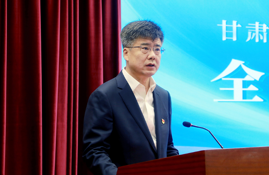 图为甘肃银行党委书记,董事长刘青致辞