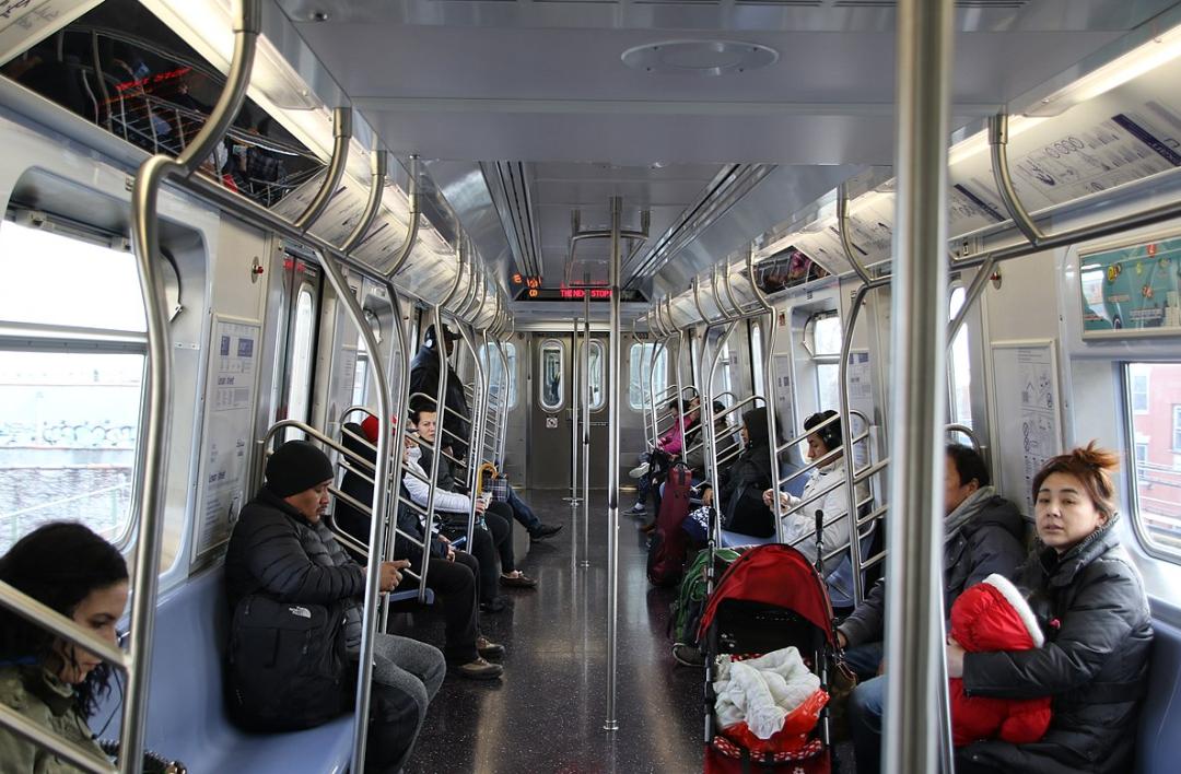 纽约地铁突发血腥枪击案，现场有亚裔受伤，“嫌疑人”曾发表种族言论休闲区蓝鸢梦想 - Www.slyday.coM