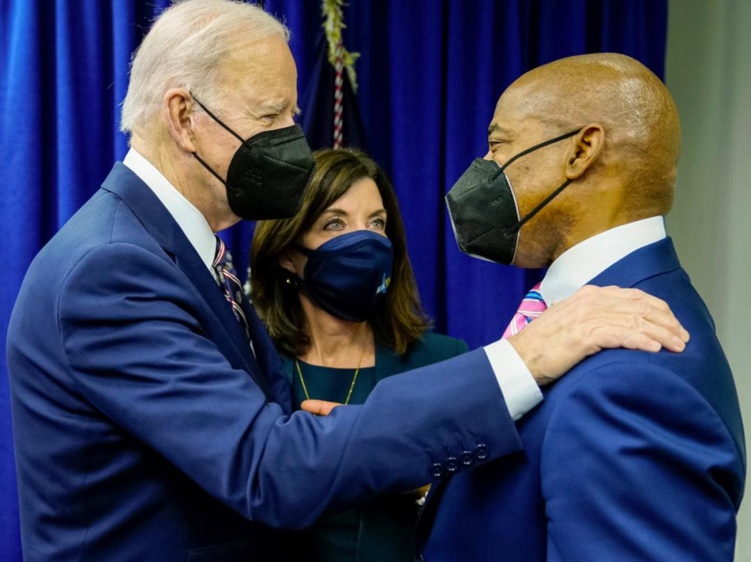 纽约地铁突发血腥枪击案，现场有亚裔受伤，“嫌疑人”曾发表种族言论休闲区蓝鸢梦想 - Www.slyday.coM