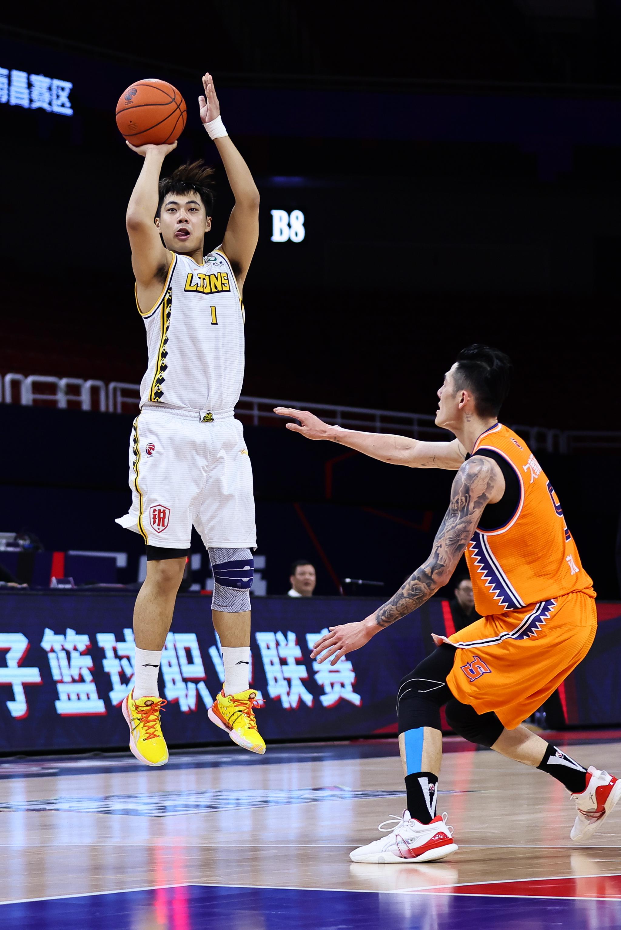 多给李春江时间浙江广厦的现在或许就是上海男篮的未来