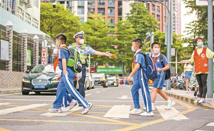 踏春而归 学校为学生们“留住整个春天”休闲区蓝鸢梦想 - Www.slyday.coM