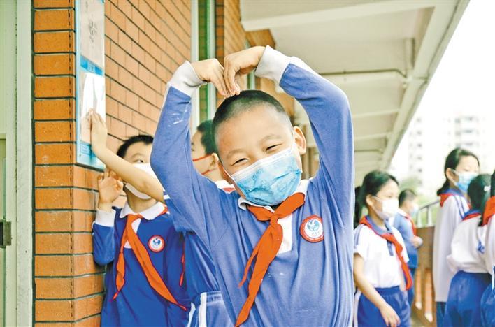 踏春而归 学校为学生们“留住整个春天”休闲区蓝鸢梦想 - Www.slyday.coM