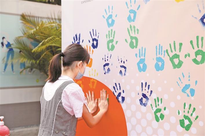 踏春而归 学校为学生们“留住整个春天”休闲区蓝鸢梦想 - Www.slyday.coM