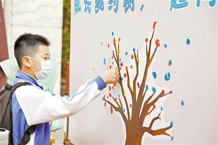 踏春而归 学校为学生们“留住整个春天”休闲区蓝鸢梦想 - Www.slyday.coM