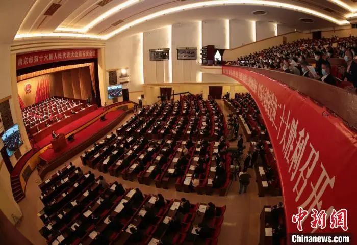 4月8日，南京市第十六届人民代表大会第五次会议在南京人民大会堂开幕。肖日东 摄