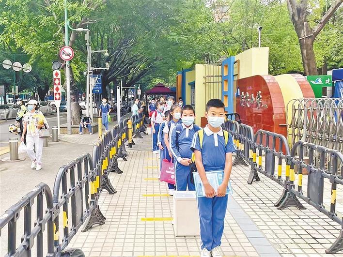 踏春而归 学校为学生们“留住整个春天”休闲区蓝鸢梦想 - Www.slyday.coM