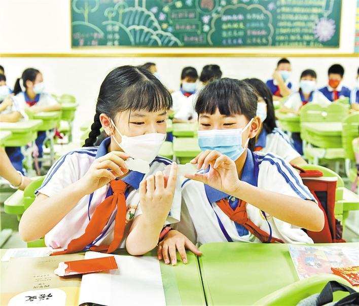 踏春而归 学校为学生们“留住整个春天”休闲区蓝鸢梦想 - Www.slyday.coM