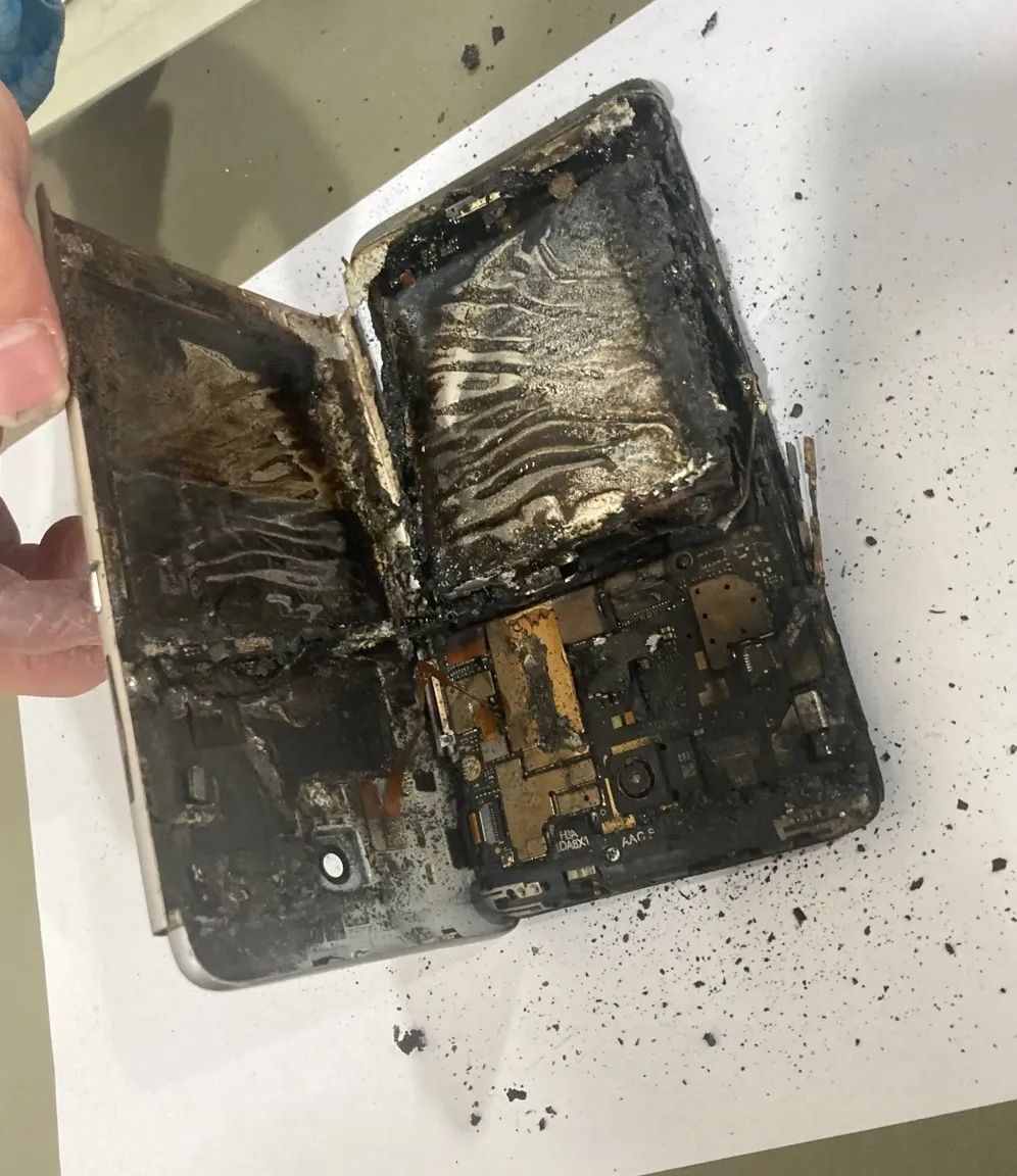 手机充电把家给烧了这个坏习惯必须得改