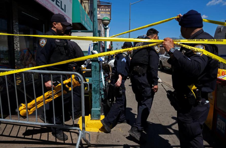 纽约地铁突发血腥枪击案，现场有亚裔受伤，“嫌疑人”曾发表种族言论休闲区蓝鸢梦想 - Www.slyday.coM