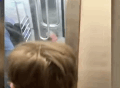 纽约地铁突发血腥枪击案，现场有亚裔受伤，“嫌疑人”曾发表种族言论休闲区蓝鸢梦想 - Www.slyday.coM