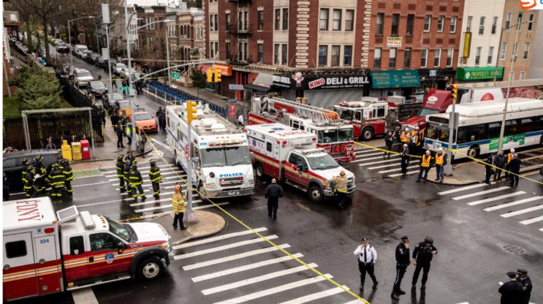 纽约地铁突发血腥枪击案，现场有亚裔受伤，“嫌疑人”曾发表种族言论休闲区蓝鸢梦想 - Www.slyday.coM