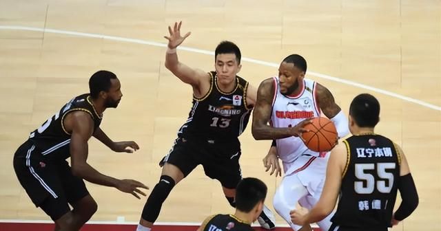 广东核心赵睿受伤,上篮时遭韩德君肘击倒地,CBA裁判却不吹违体休闲区蓝鸢梦想 - Www.slyday.coM 广东核心赵睿受伤,上篮时遭韩德君肘击倒地,CBA裁判却不吹违体休闲区蓝鸢梦想 - Www.slyday.coM