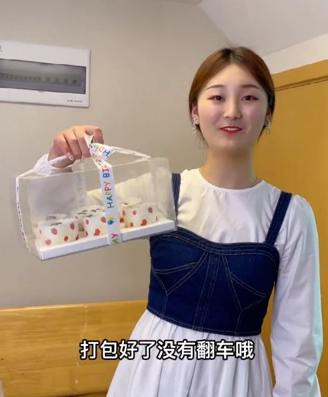 实锤!陈亚男给粉丝送蛋糕,却被扒是她小姨的女儿,这下没法演了休闲区蓝鸢梦想 - Www.slyday.coM