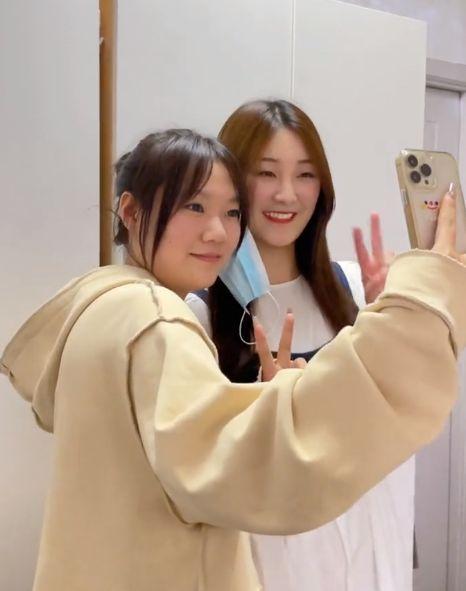 做好事被拆穿还不够?陈亚男给粉丝送蛋糕,却被曝是二姨家的闺女休闲区蓝鸢梦想 - Www.slyday.coM 做好事被拆穿还不够?陈亚男给粉丝送蛋糕,却被曝是二姨家的闺女休闲区蓝鸢梦想 - Www.slyday.coM