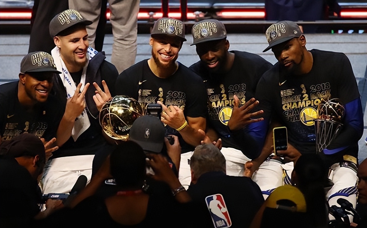 2冠换1冠库里拒绝要为1718年队友们负责不想牺牲他们成全自己