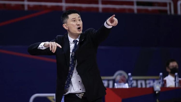 广东雪上加霜，周鹏重伤送往医院！担架抬走，脖子重创疑似脑震荡休闲区蓝鸢梦想 - Www.slyday.coM