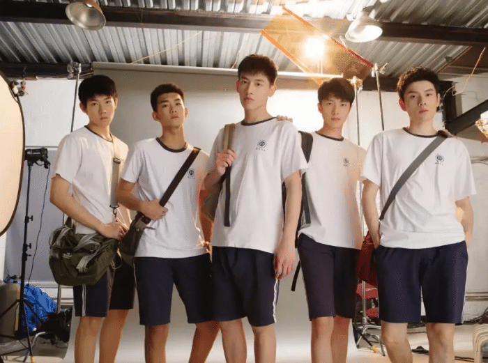 《五个扑水的少年》,导演亲自下场直播宣传,高质量好片值得一看休闲区蓝鸢梦想 - Www.slyday.coM 《五个扑水的少年》,导演亲自下场直播宣传,高质量好片值得一看休闲区蓝鸢梦想 - Www.slyday.coM