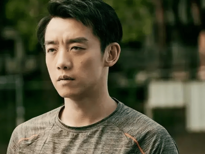 电影超越励志并非比惨主演少年感缺失难成就热血