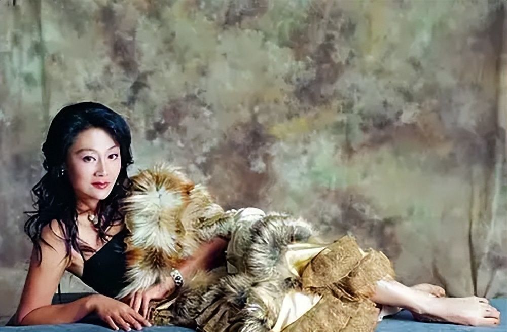 著名演员王姬:事业和情感坎坷有泪,如今仍将29岁智障儿子当宝|王姬