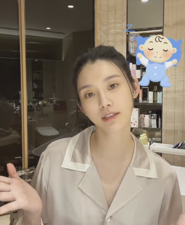 奚梦瑶素颜曝光,近照又瘦了,自曝生完二胎后眼看着自己变老!