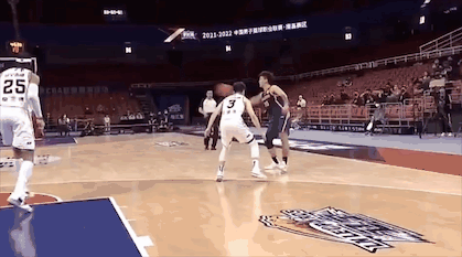 广东雪上加霜，周鹏重伤送往医院！担架抬走，脖子重创疑似脑震荡休闲区蓝鸢梦想 - Www.slyday.coM