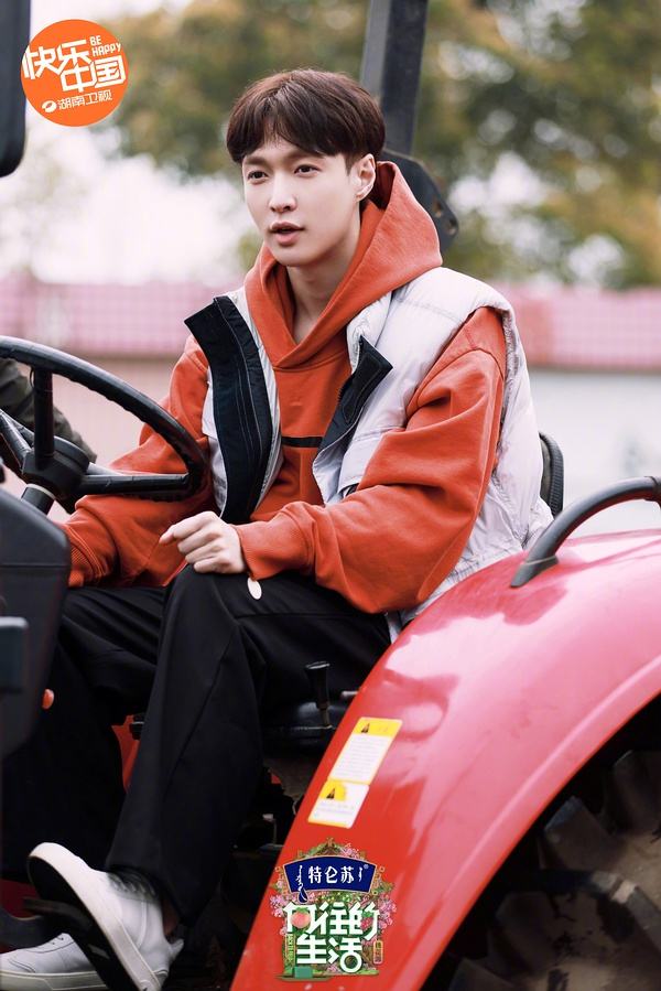 《向往的生活6》定档海报曝光:张艺兴番位提升,张子枫被边缘化休闲区蓝鸢梦想 - Www.slyday.coM 《向往的生活6》定档海报曝光:张艺兴番位提升,张子枫被边缘化休闲区蓝鸢梦想 - Www.slyday.coM