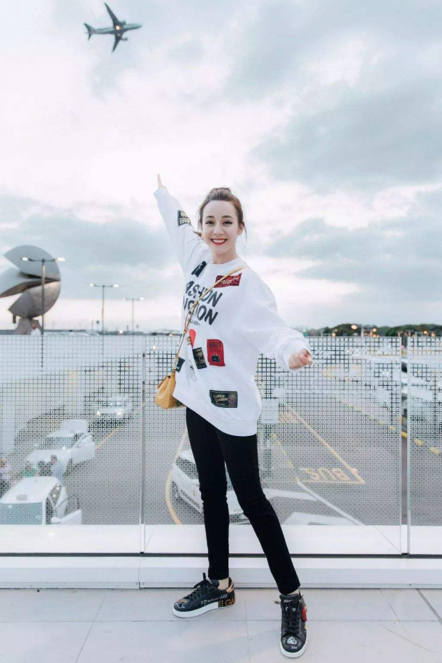 陈松伶也胖了下巴肥厚发际线抢镜穿卫衣遮不住大肚子