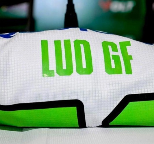 巴媒：洛国富球衣名为“Luo GF” 艾克森也曾想印“Aiksen”休闲区蓝鸢梦想 - Www.slyday.coM