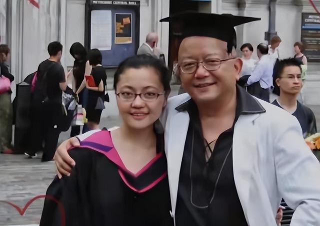 王刚和成方圆离婚21年一个儿孙双全一个无儿无女