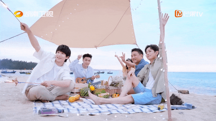 《向往的生活》第六季大海篇定档，圆梦大海版唯美海报今日曝光！休闲区蓝鸢梦想 - Www.slyday.coM