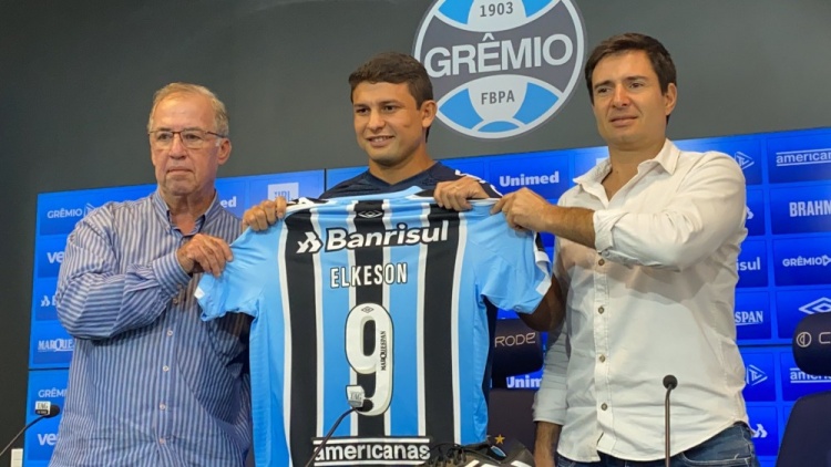 巴媒：洛国富球衣名为“Luo GF” 艾克森也曾想印“Aiksen”休闲区蓝鸢梦想 - Www.slyday.coM