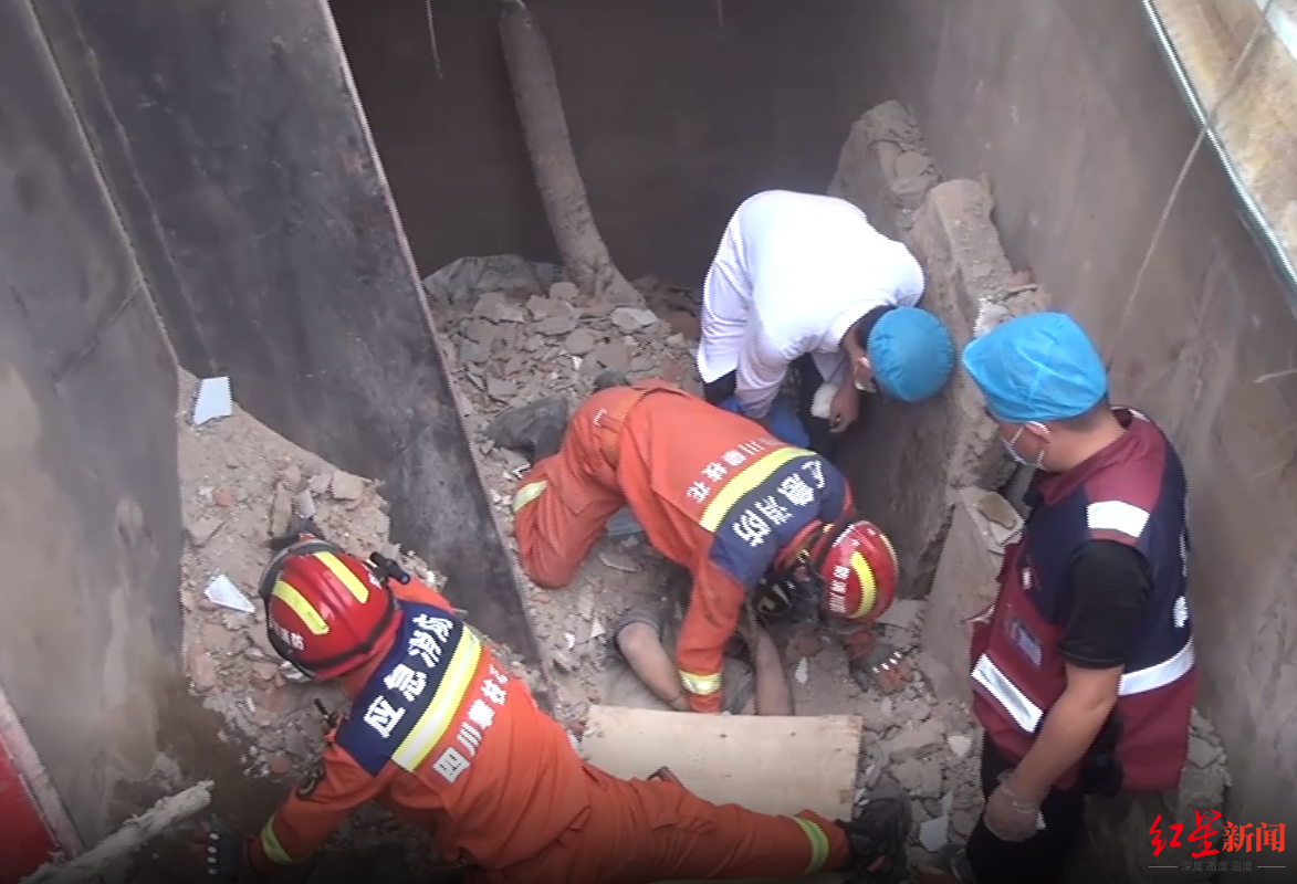 男子指挥货车倒车被埋废墟，消防员手刨砂石1个多小时救出休闲区蓝鸢梦想 - Www.slyday.coM