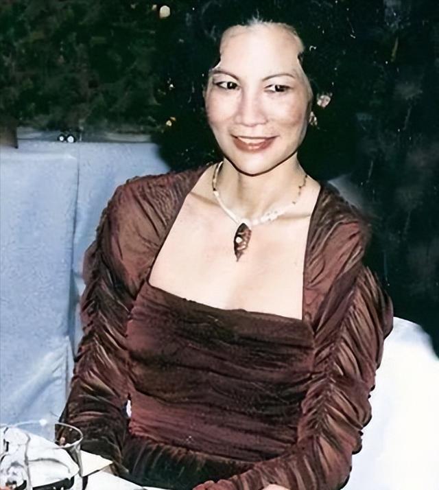 罗康瑞和原配何晶洁离婚60岁再婚娶朱玲玲百亿家产惹争端