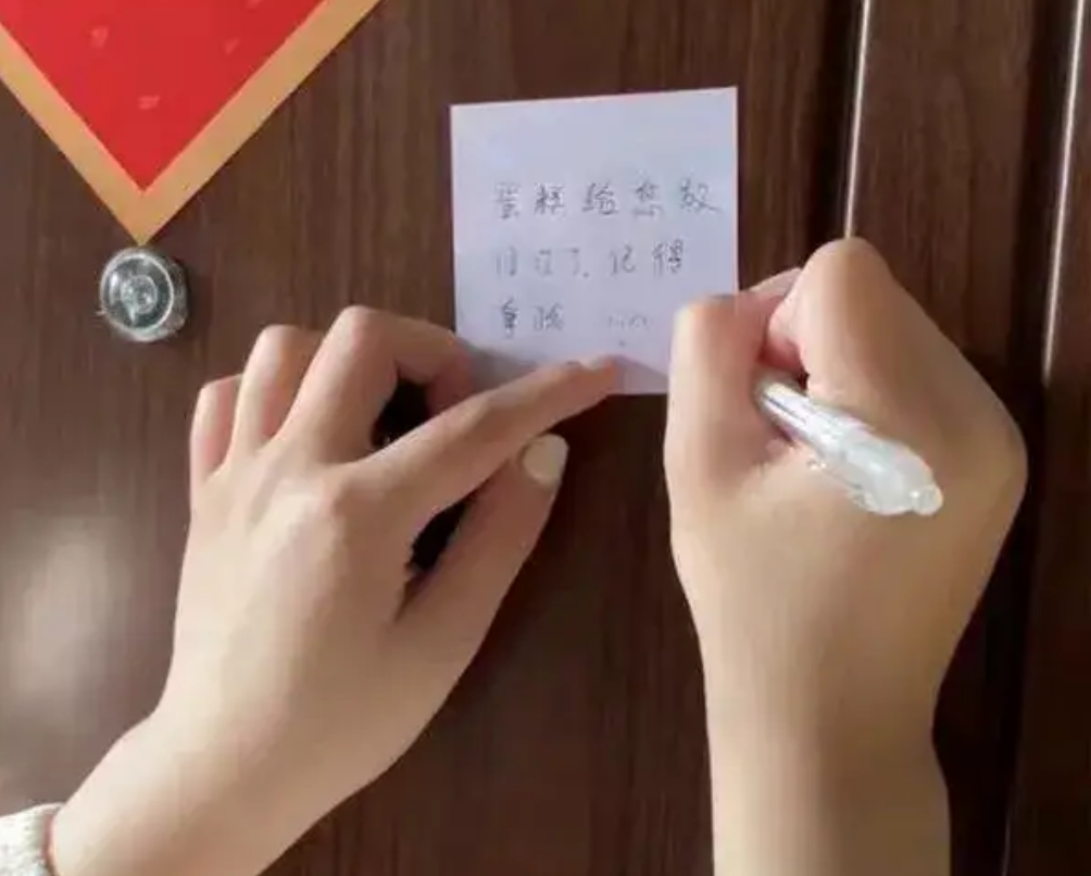 陈亚男新人设又崩塌，做志愿者被指摆拍，送粉丝蛋糕却变亲戚休闲区蓝鸢梦想 - Www.slyday.coM