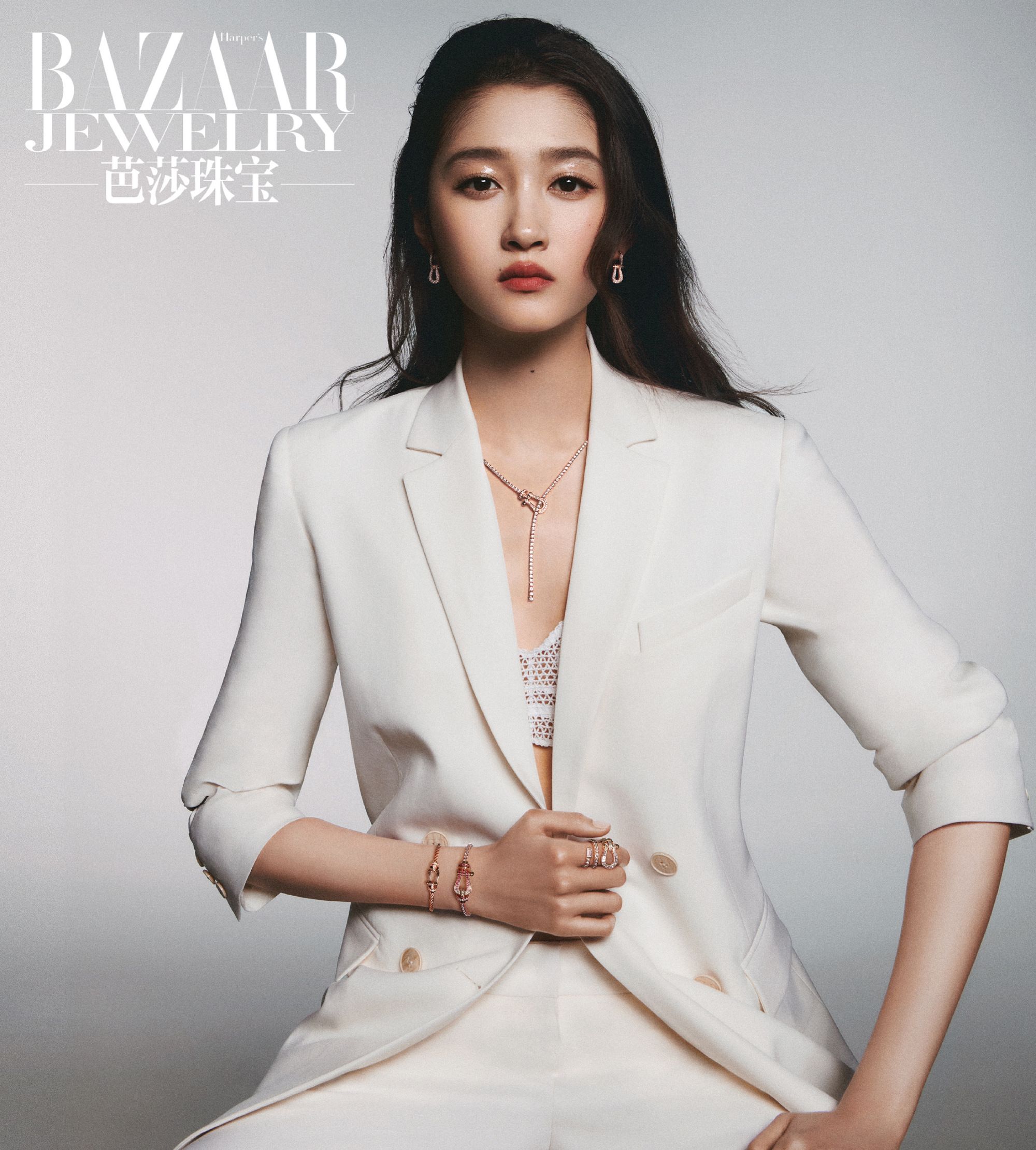 关晓彤登顶级大刊彻底放开!