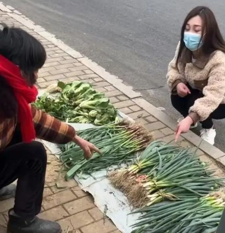 陈亚男新人设又崩塌，做志愿者被指摆拍，送粉丝蛋糕却变亲戚休闲区蓝鸢梦想 - Www.slyday.coM