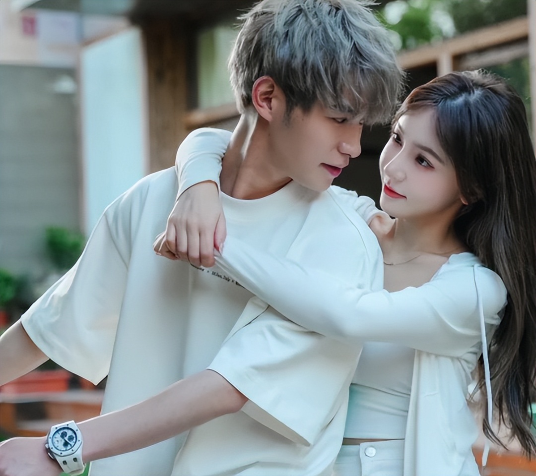 童锦程女秘书身材完美红黑丝袜尽显大长腿难怪和林七七当姐弟