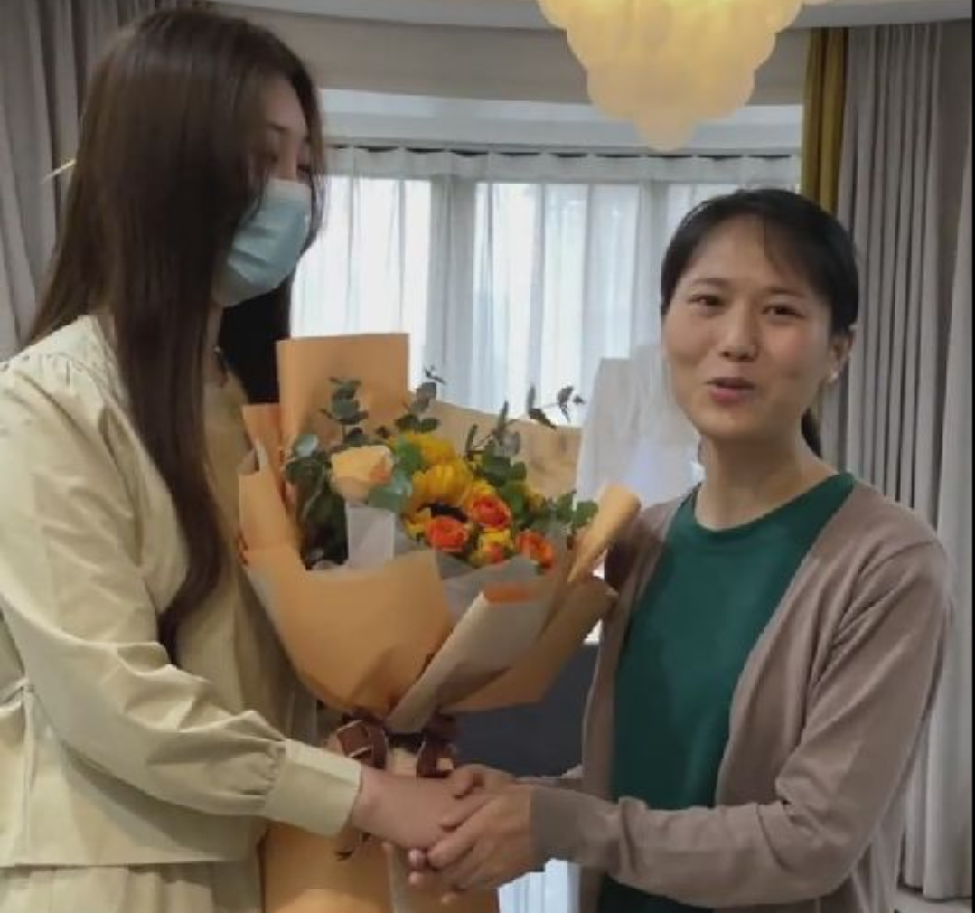 陈亚男新人设又崩塌，做志愿者被指摆拍，送粉丝蛋糕却变亲戚休闲区蓝鸢梦想 - Www.slyday.coM