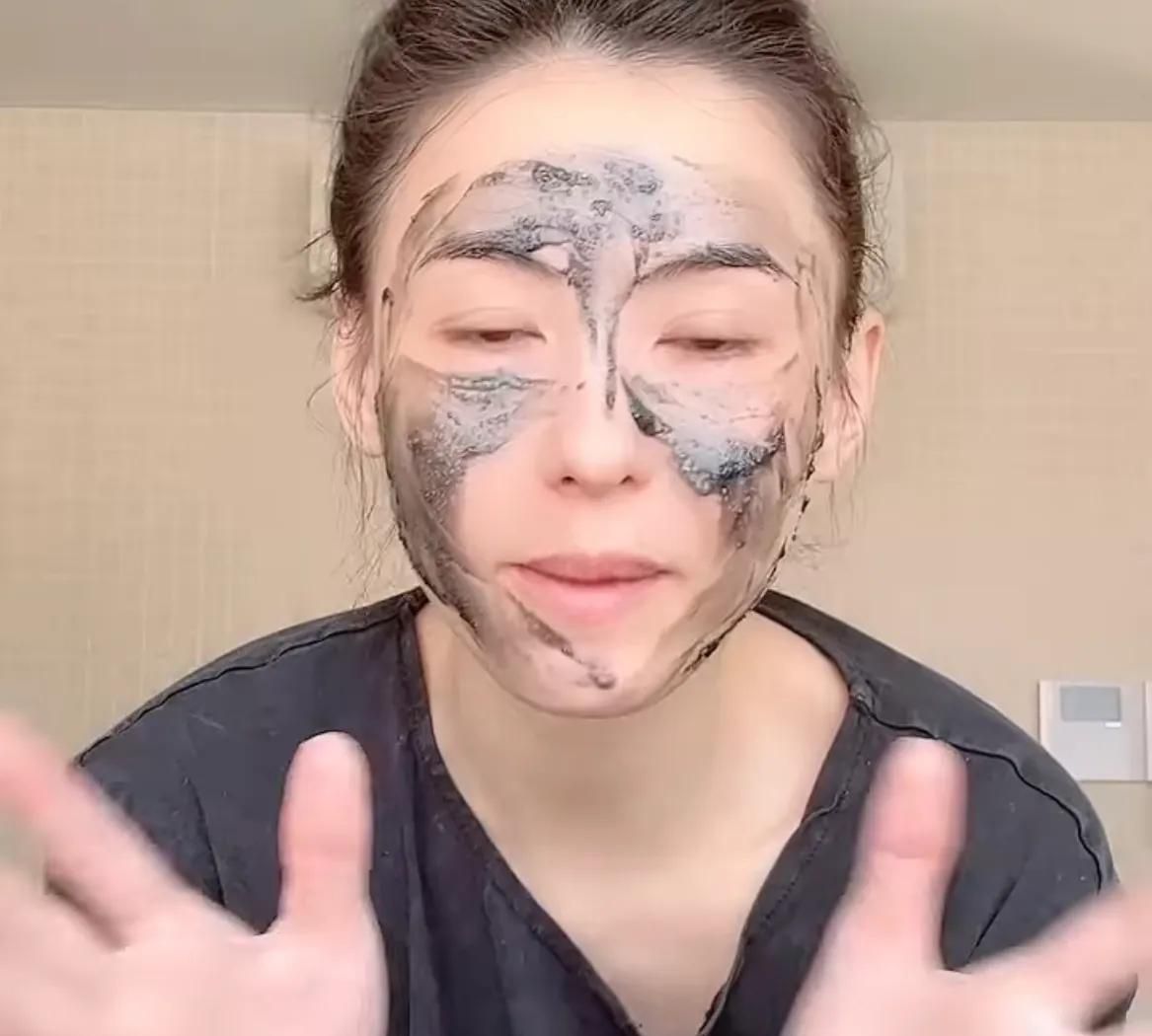 张柏芝晒和儿子游泳动态,3岁小王子正脸曝光,脸蛋肉嘟嘟萌态足休闲区蓝鸢梦想 - Www.slyday.coM