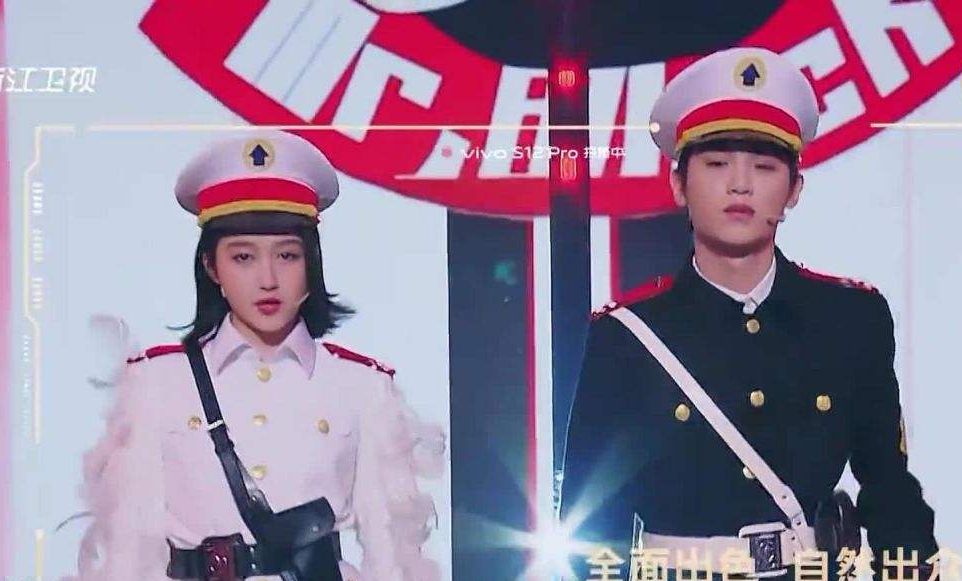 “综艺一哥”杨迪:伸手拉了黄明昊一把,给他创造了更大的舞台休闲区蓝鸢梦想 - Www.slyday.coM “综艺一哥”杨迪:伸手拉了黄明昊一把,给他创造了更大的舞台休闲区蓝鸢梦想 - Www.slyday.coM