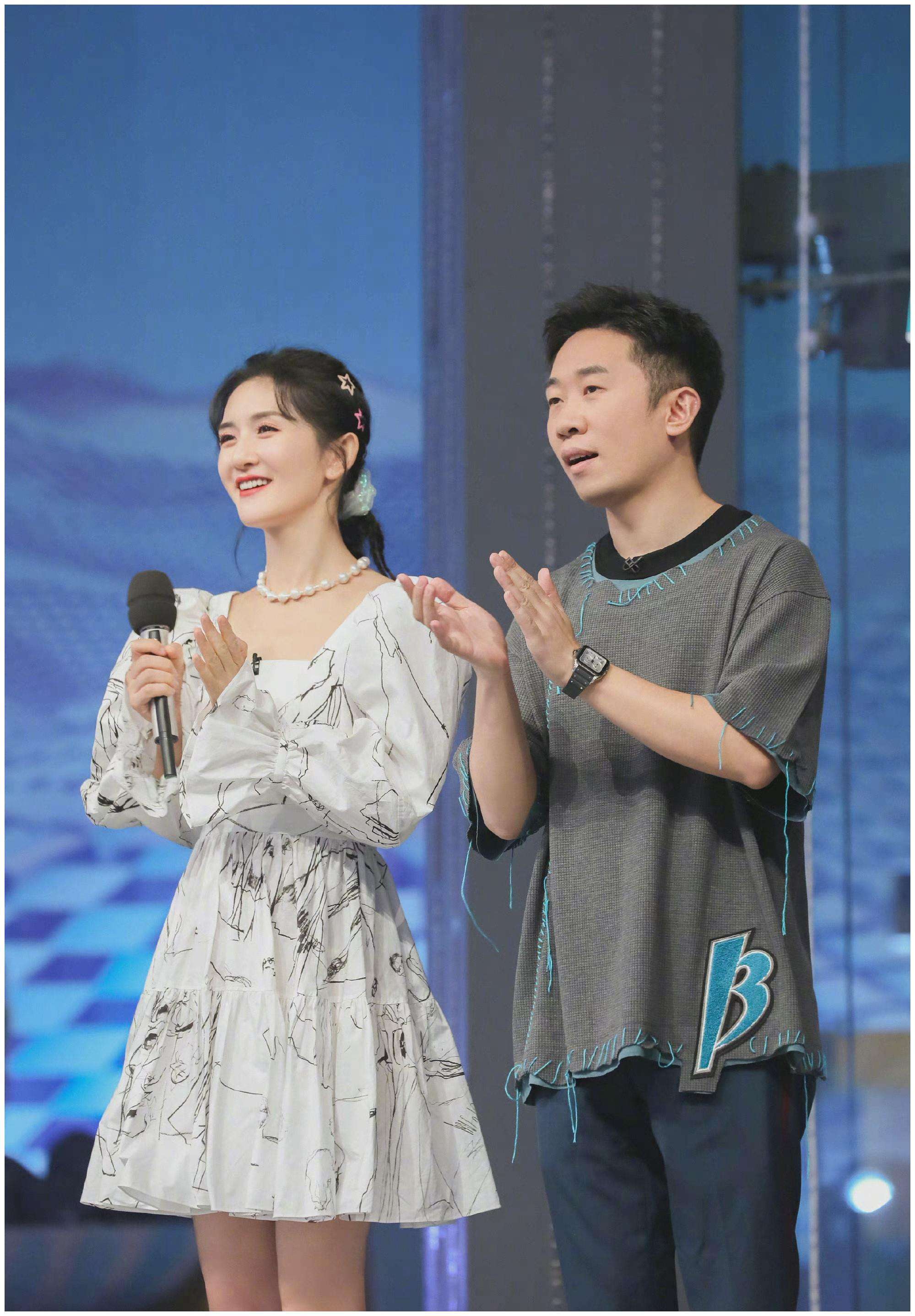 杨迪参加《你好星期六》,站在谢娜的位置上,师徒现状大反转|你好星期六|杨迪|谢娜_新浪新闻
