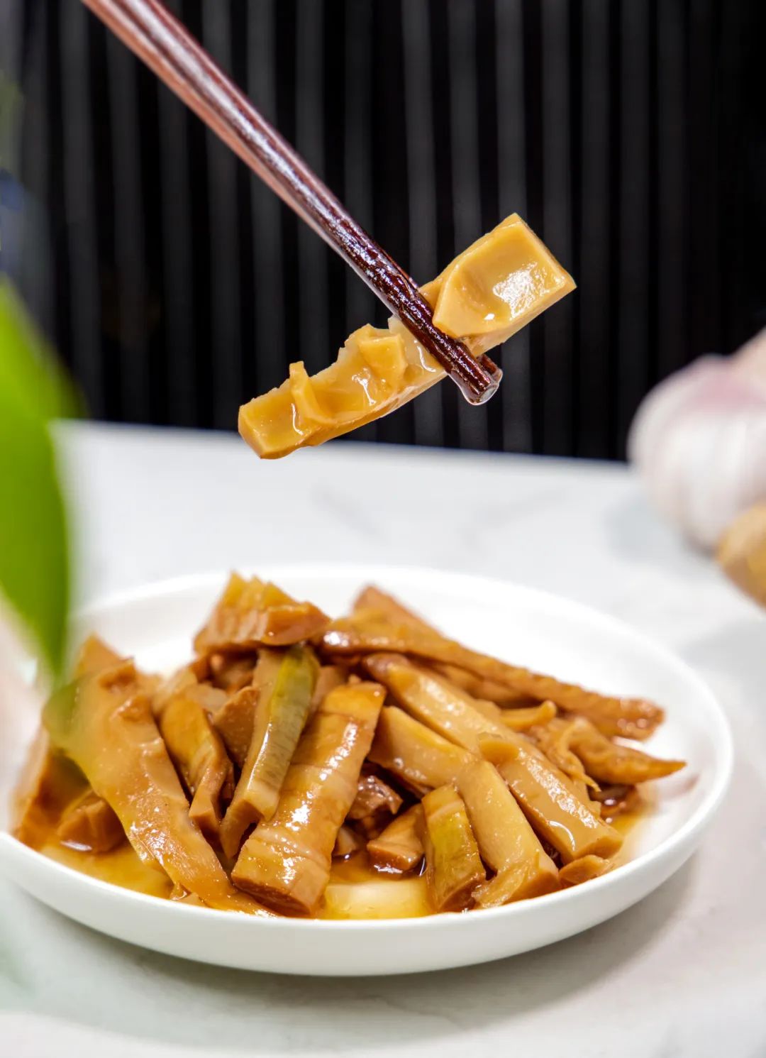 油焖笋可以空口拿来当零食,下酒,或是炒菜都是极好