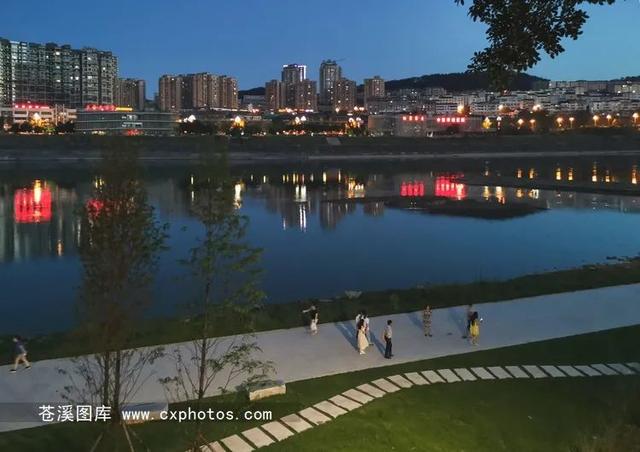 苍溪夜景大片来袭__财经头条