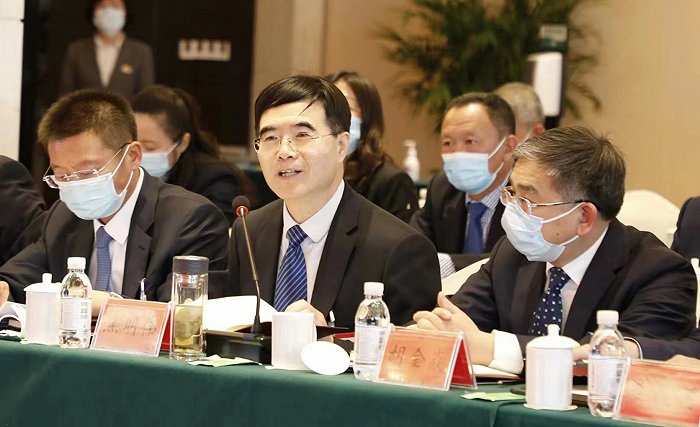 两会之声青岛市人大代表焦明伟提升国际门户枢纽功能畅通青岛发展空中