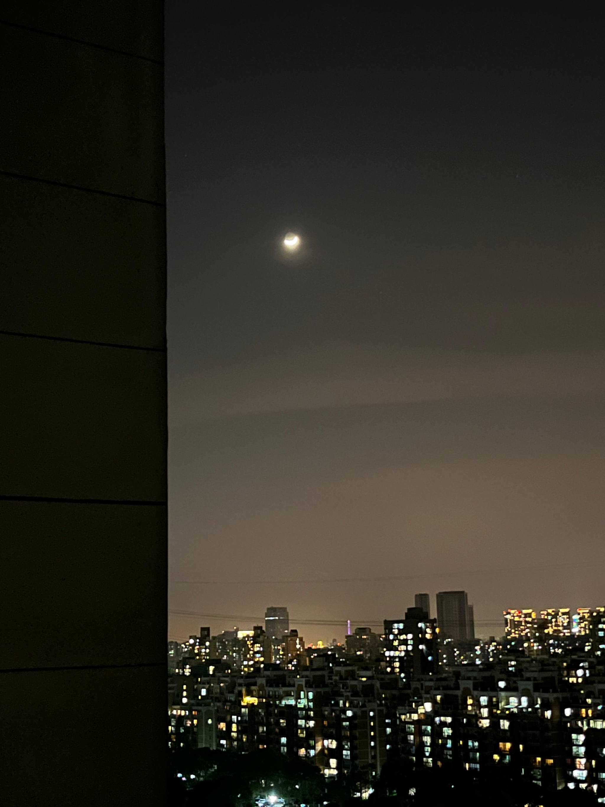 摄影记疫|窗外的万家灯火,每一盏都照亮黑夜