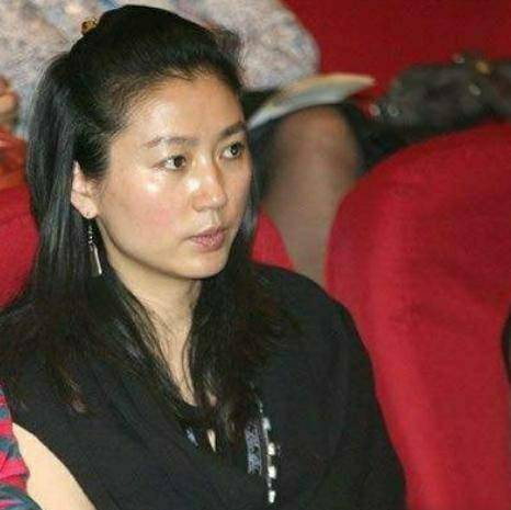 52岁王小丫近照嫁给大13岁老公后身体发福和曾经判若两人