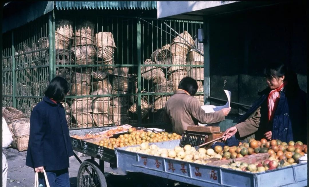 看看80年代的流动摊位都卖些啥回不去的童年满满的回忆