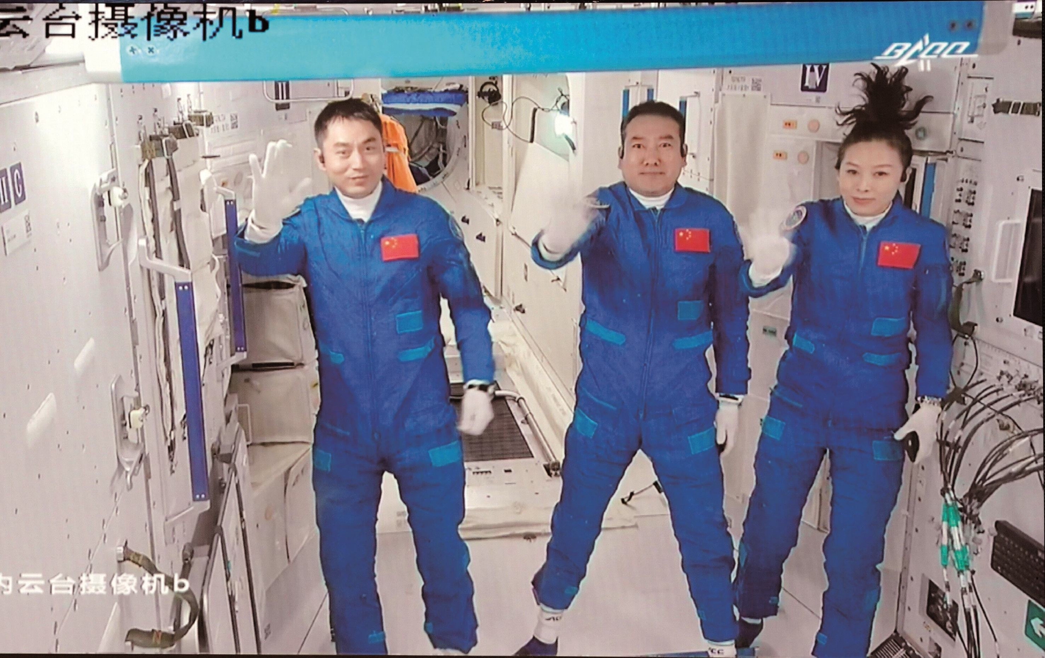神舟十七号航天员乘组完成首次出舱活动_凤凰网视频_凤凰网