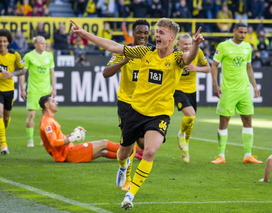 足坛疯狂一夜：利物浦淘汰曼城，曼联重燃争四希望，C罗帽子戏法休闲区蓝鸢梦想 - Www.slyday.coM