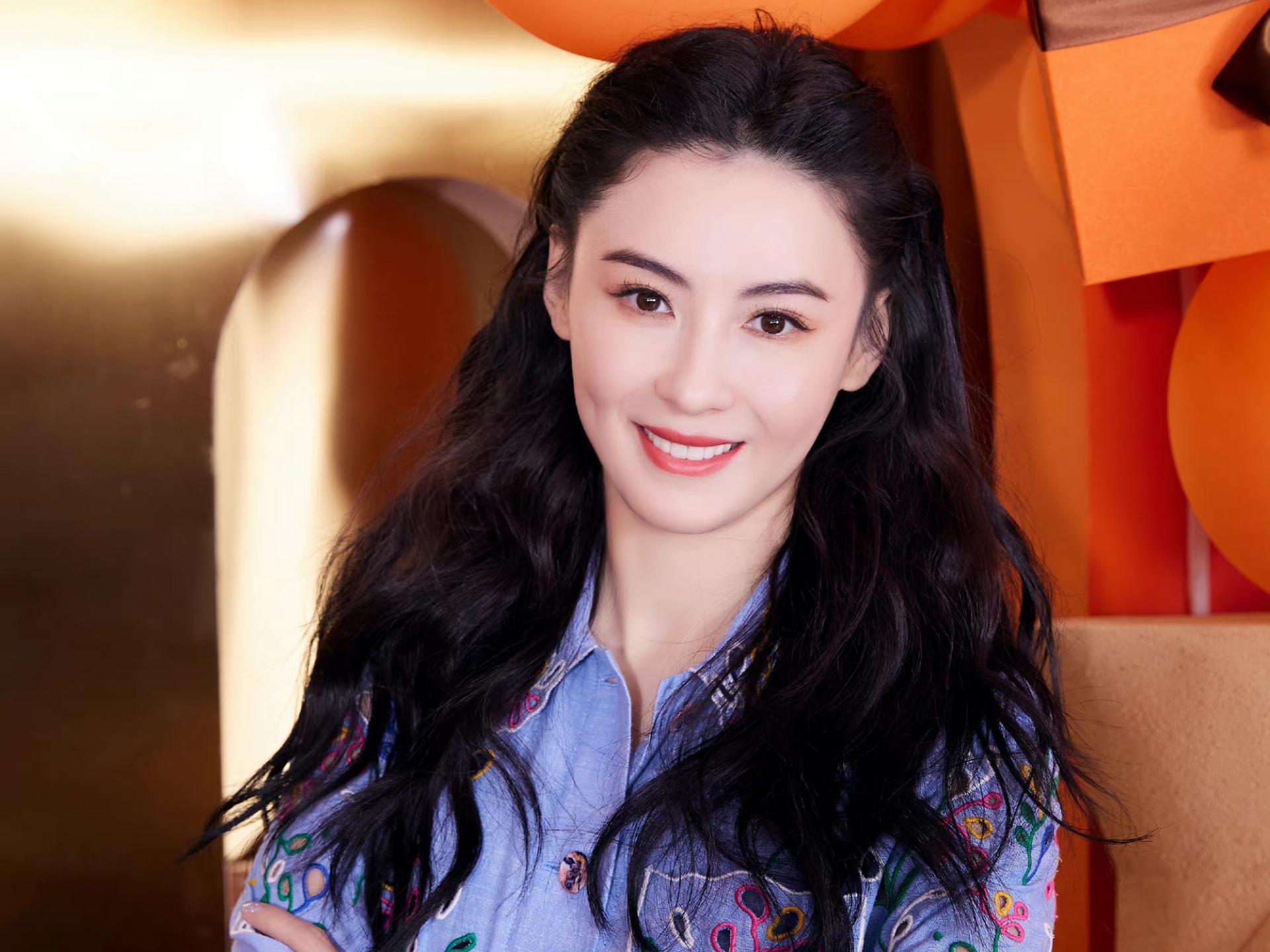 张柏芝小儿子正面曝光其父身份至今成谜女神恋爱观超前